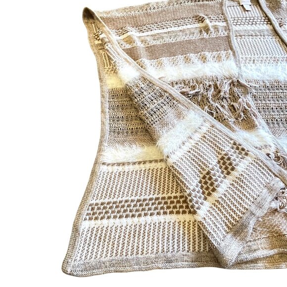 Chicos Women’s Mya Ruana Open Poncho Wrap Bohemian Textured Mixed Knit Fringe OS - Picture 4 of 10